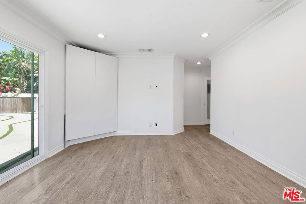 14755 Valleyheart Drive Property Photo 11