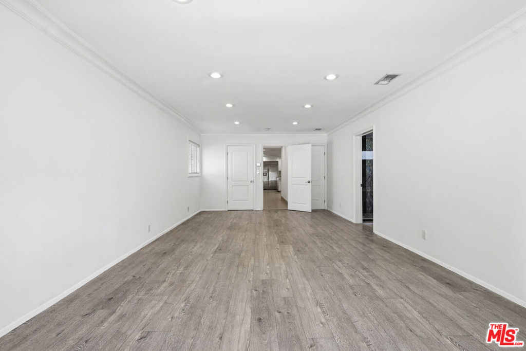 14755 Valleyheart Drive Property Photo 12