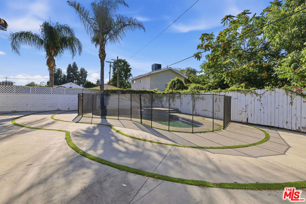 14755 Valleyheart Drive Property Photo 16