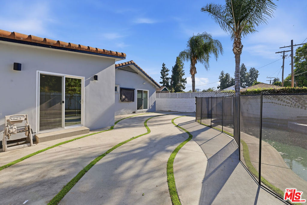 14755 Valleyheart Drive Property Photo 18