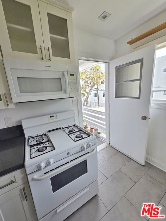 134 D San Vicente Blvd Property Photo 8