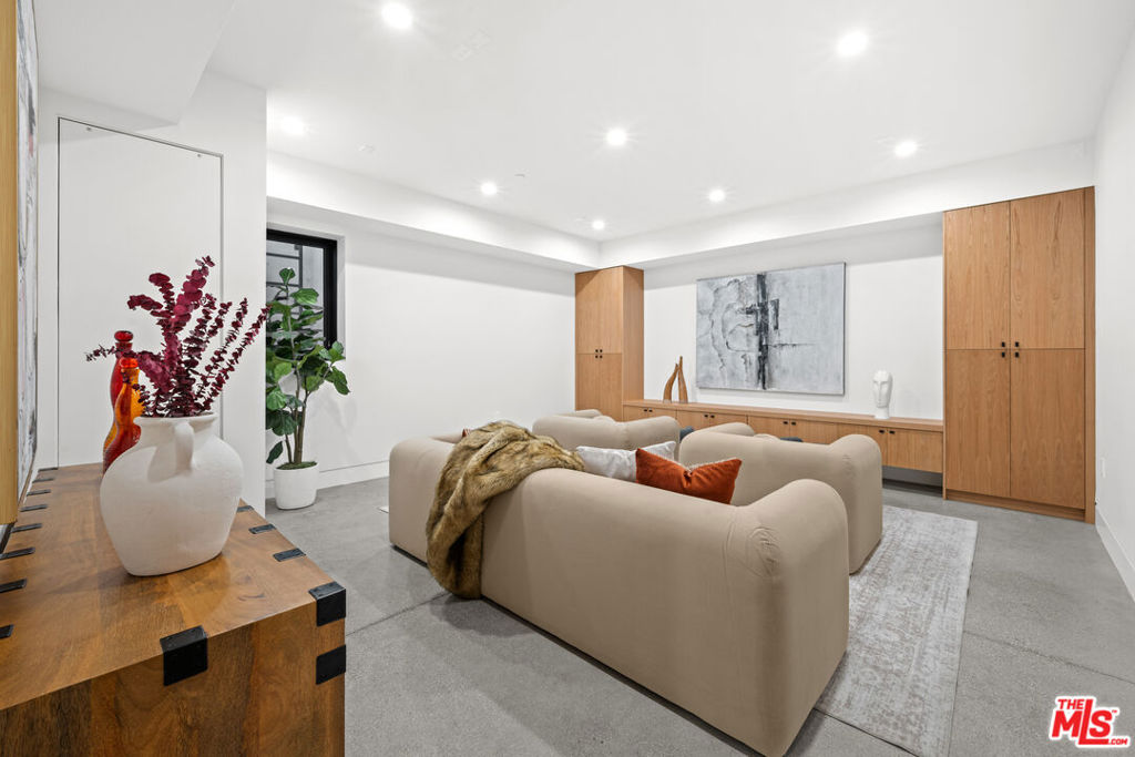 1325 Thayer Avenue Property Photo 13