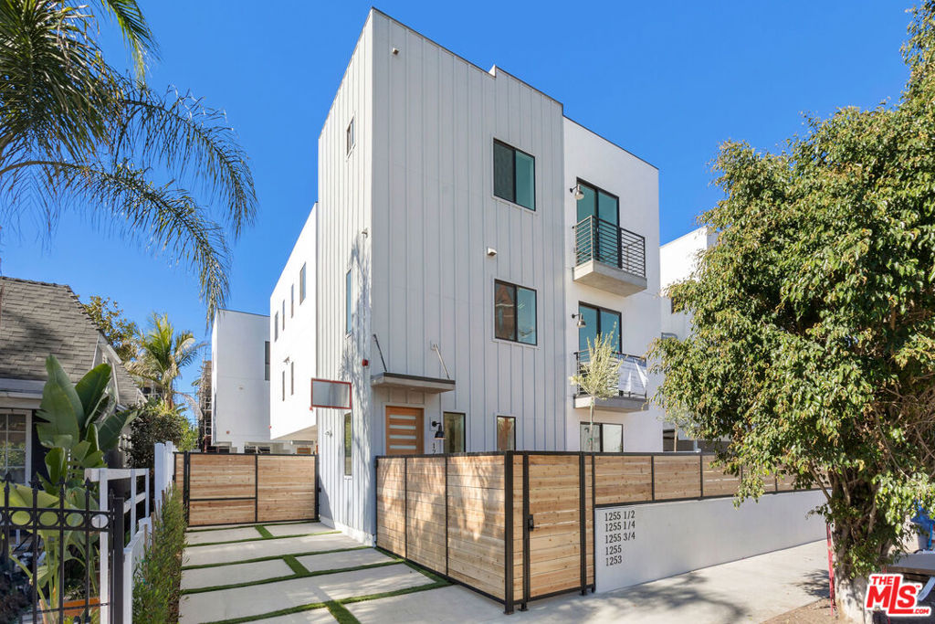 1255 N Gower Street Property Photo 1