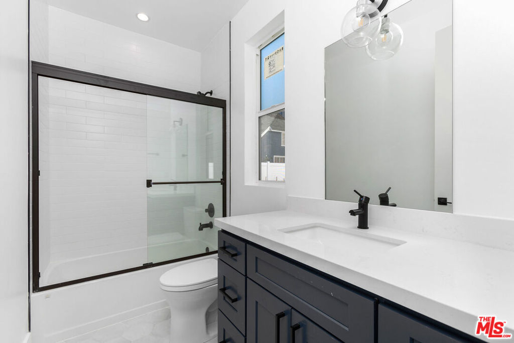 1255 N Gower Street Property Photo 5