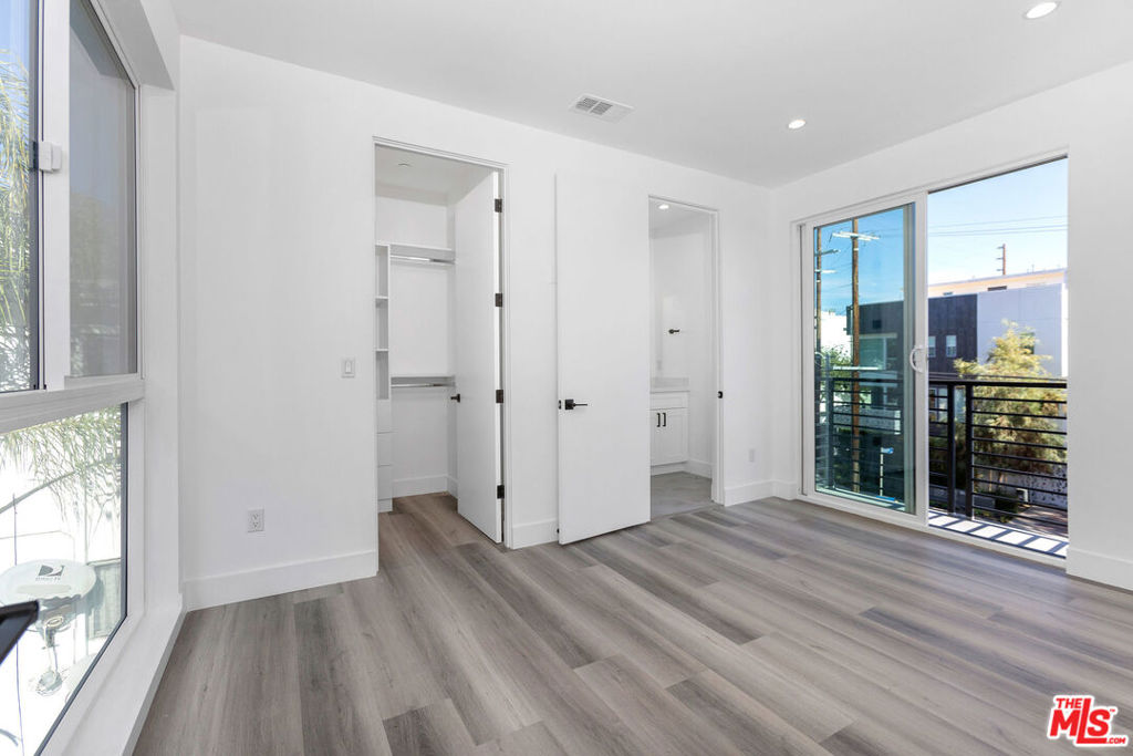 1255 N Gower Street Property Photo 7