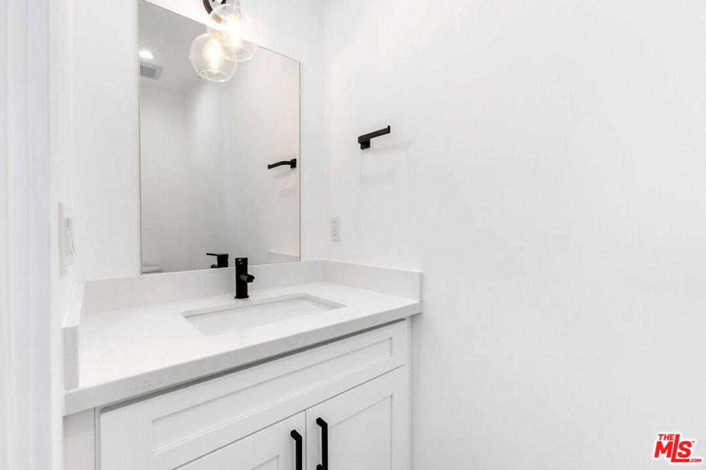 1255 N Gower Street Property Photo 8