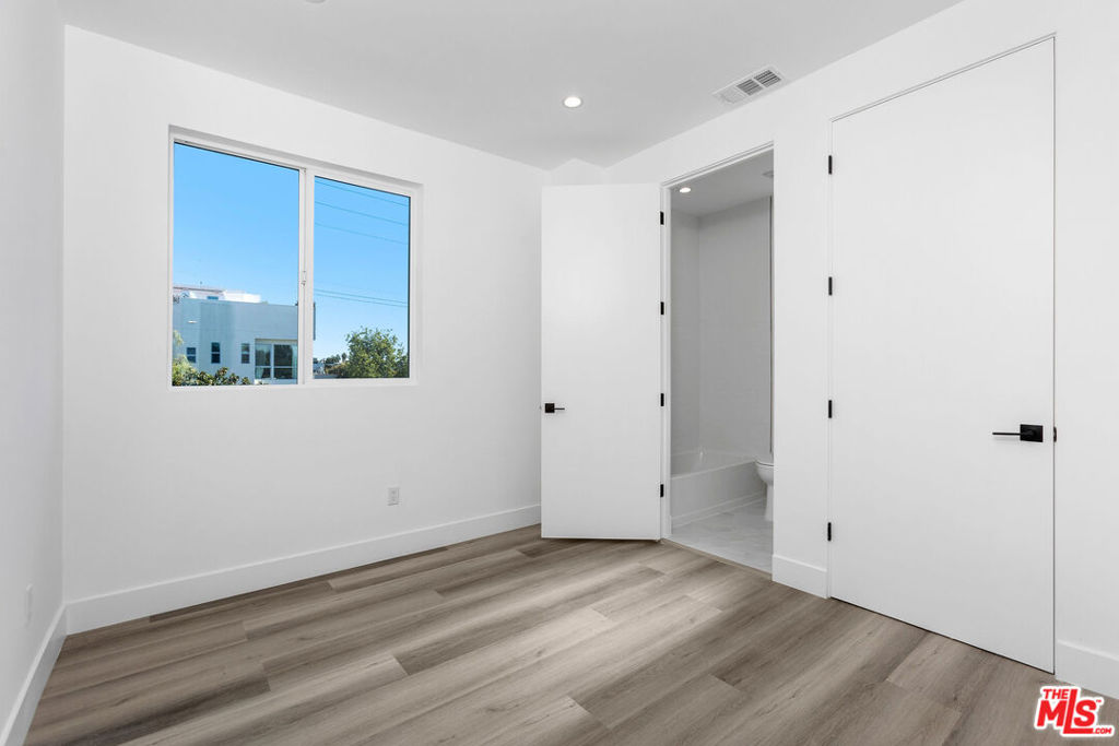 1255 N Gower Street Property Photo 9