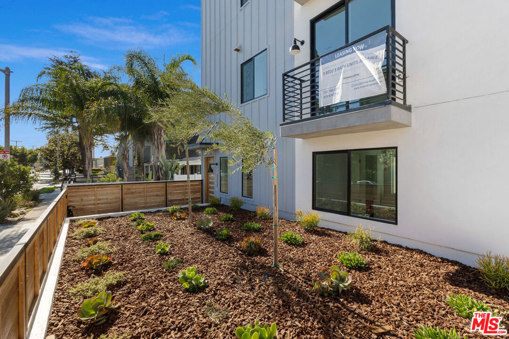 1255 N Gower Street Property Photo 14
