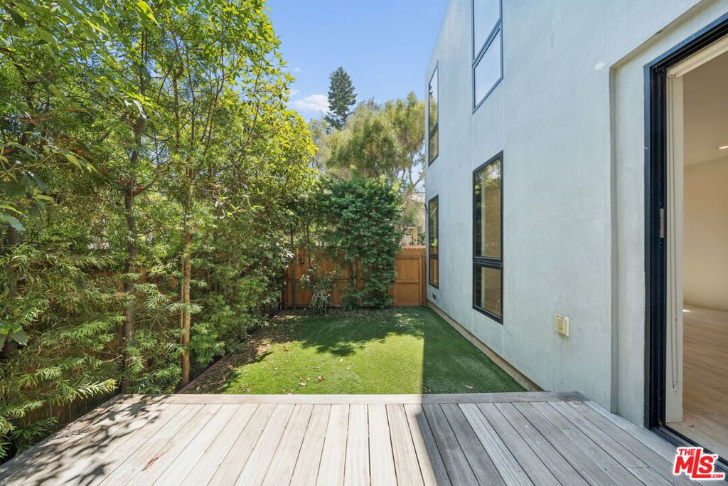 633 Palms Boulevard Property Photo 8