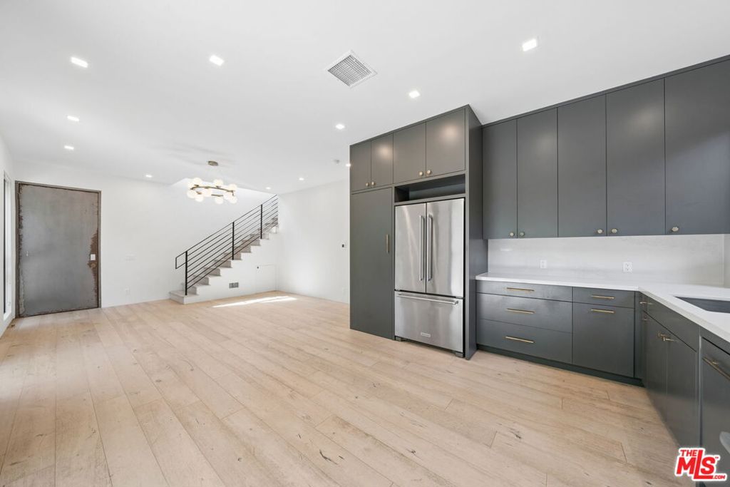 633 Palms Boulevard Property Photo 12
