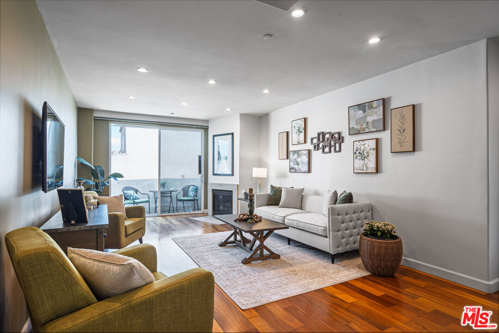 1540 Amherst Avenue Ph2 Property Photo 2