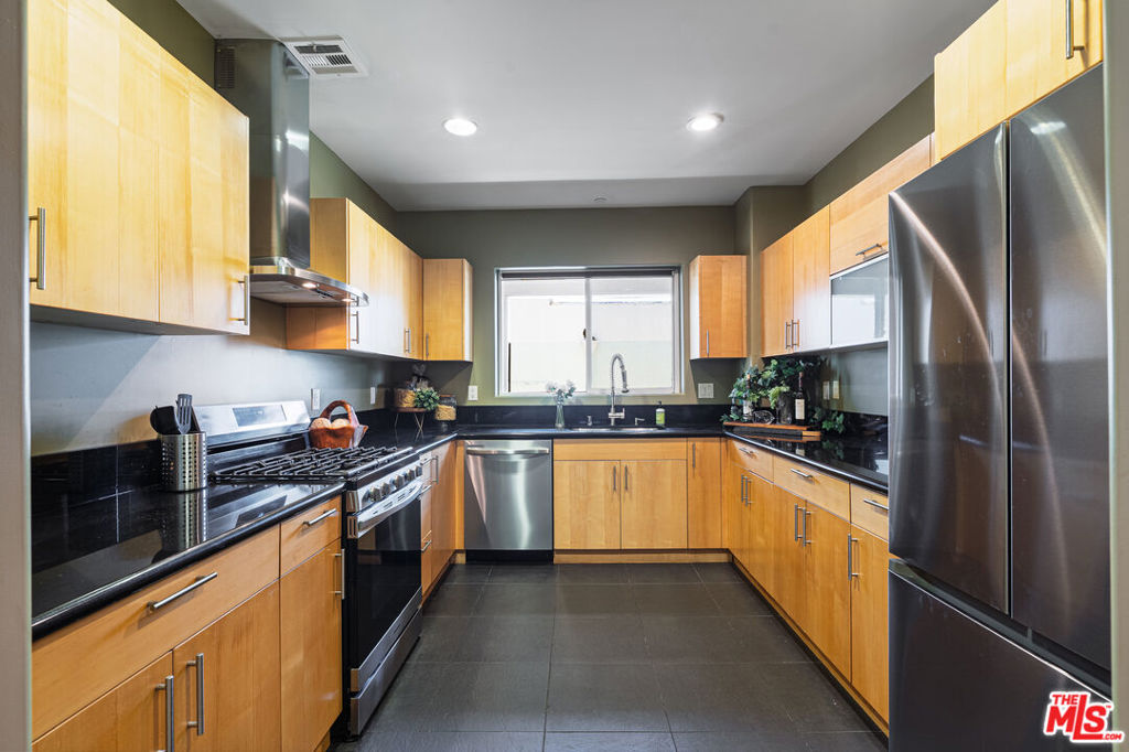 1540 Amherst Avenue Ph2 Property Photo 15