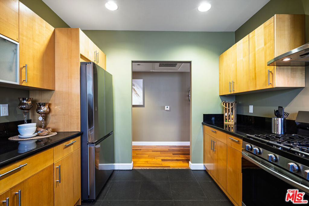 1540 Amherst Avenue Ph2 Property Photo 17