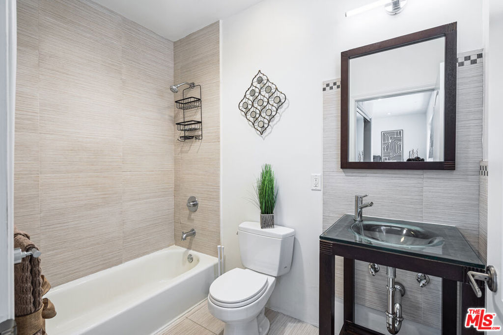 1540 Amherst Avenue Ph2 Property Photo 21