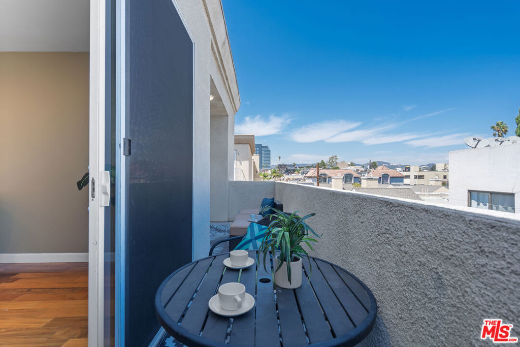 1540 Amherst Avenue Ph2 Property Photo 27