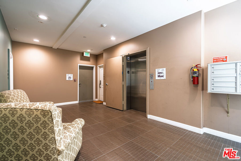 1540 Amherst Avenue Ph2 Property Photo 28
