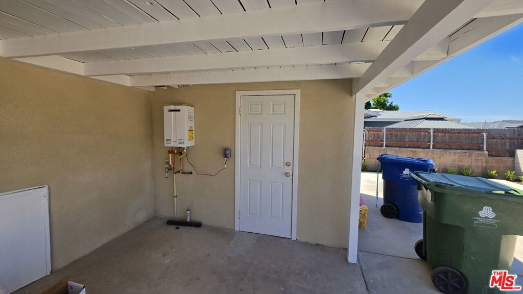 10323 Samoa Avenue Property Photo 4