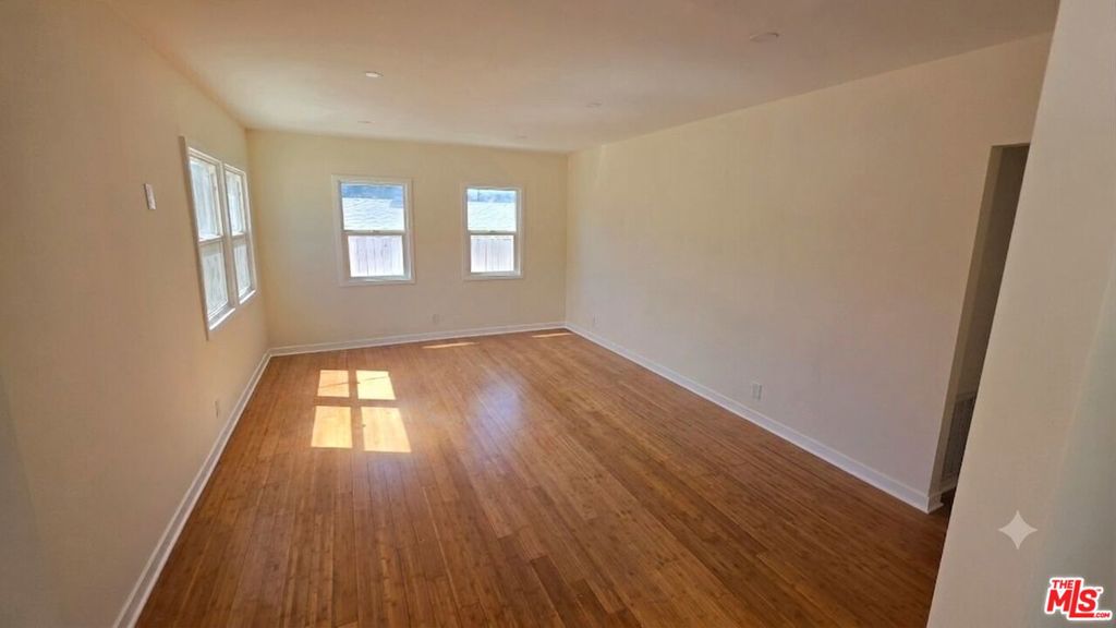 10323 Samoa Avenue Property Photo 7