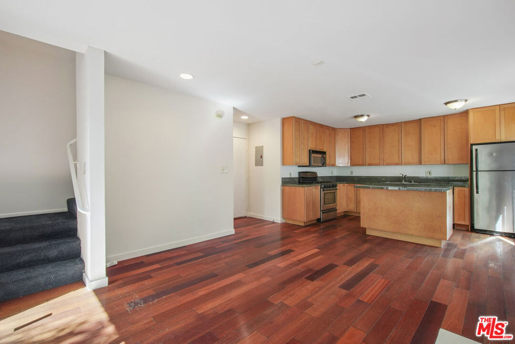 937 Wilcox Avenue 7 Property Photo 6