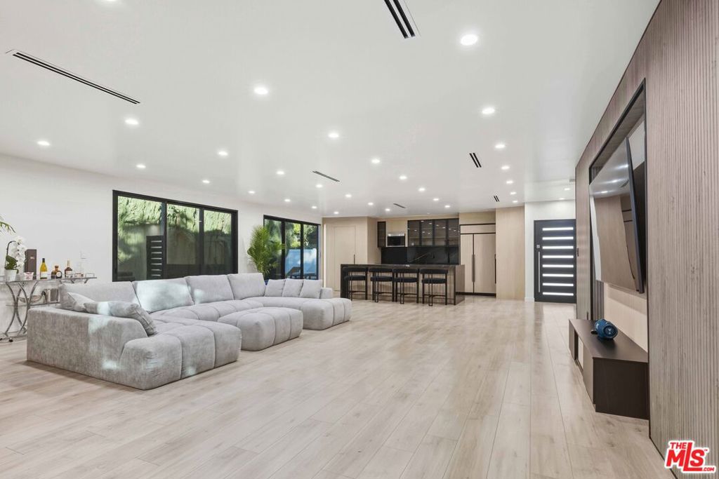 16823 Valerio Street Property Photo 3
