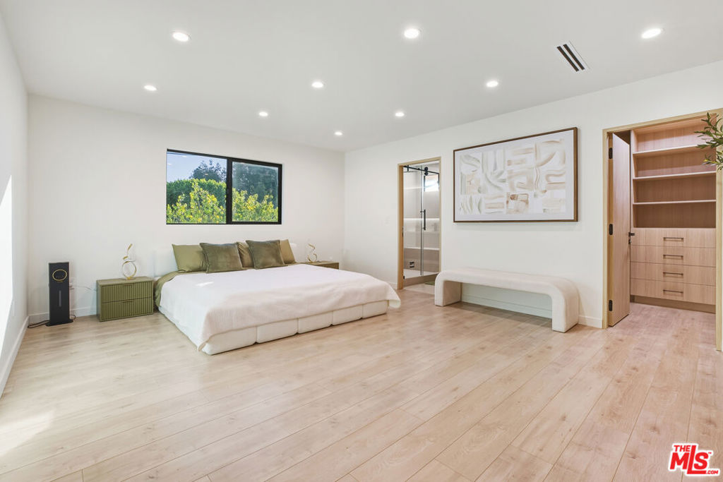 16823 Valerio Street Property Photo 6