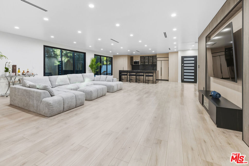 16823 Valerio Street Property Photo 10