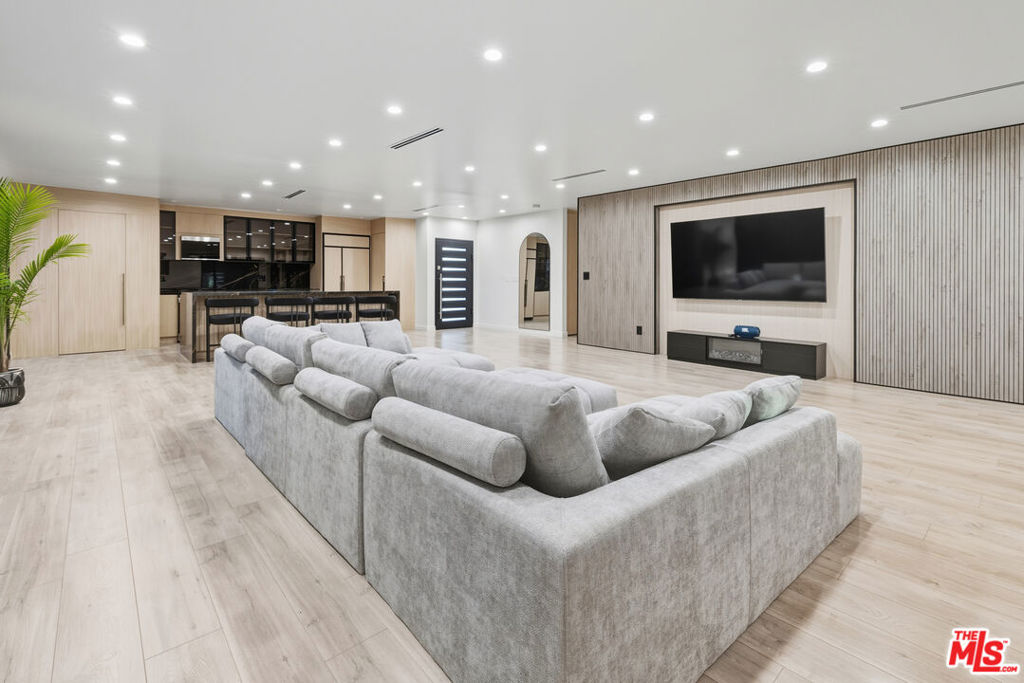 16823 Valerio Street Property Photo 23