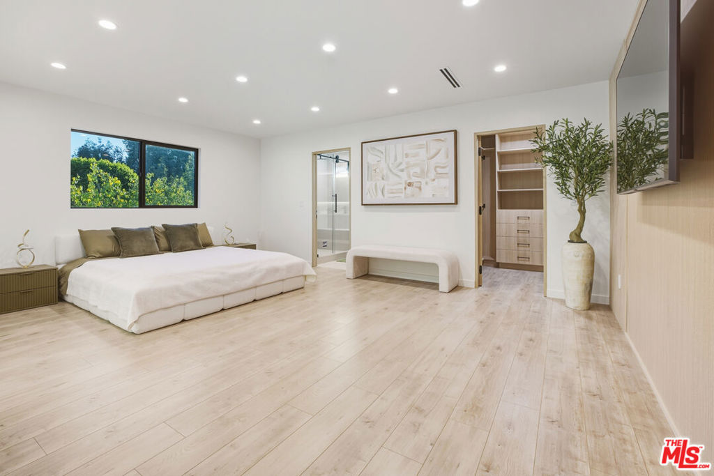 16823 Valerio Street Property Photo 26