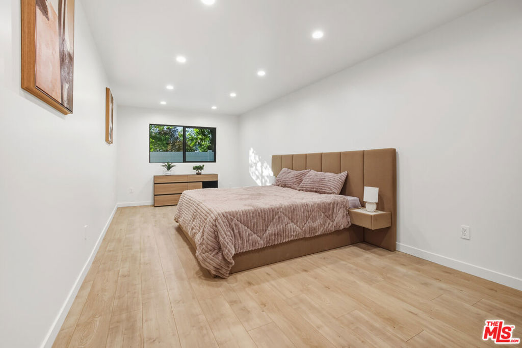 16823 Valerio Street Property Photo 32
