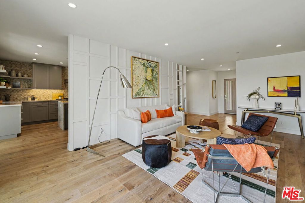 922 Berkeley Street Property Photo 8