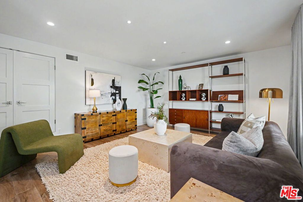 922 Berkeley Street Property Photo 10