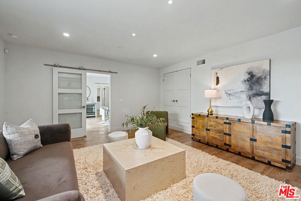 922 Berkeley Street Property Photo 12