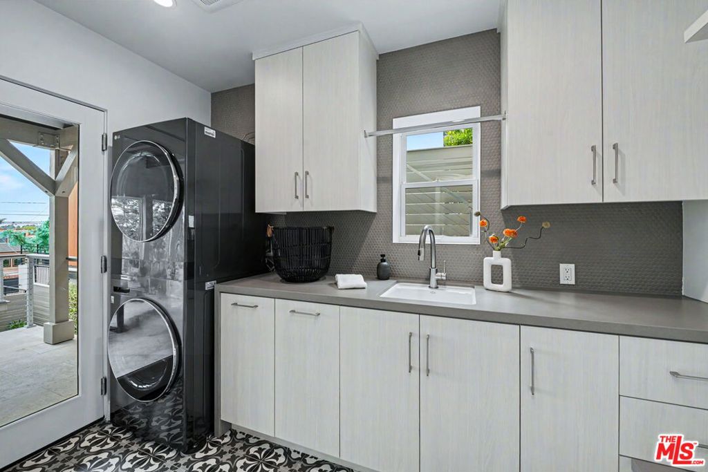 922 Berkeley Street Property Photo 17