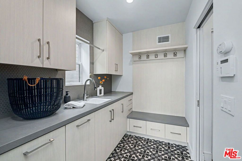 922 Berkeley Street Property Photo 18