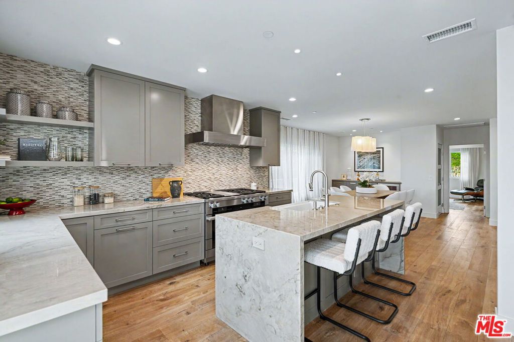 922 Berkeley Street Property Photo 22