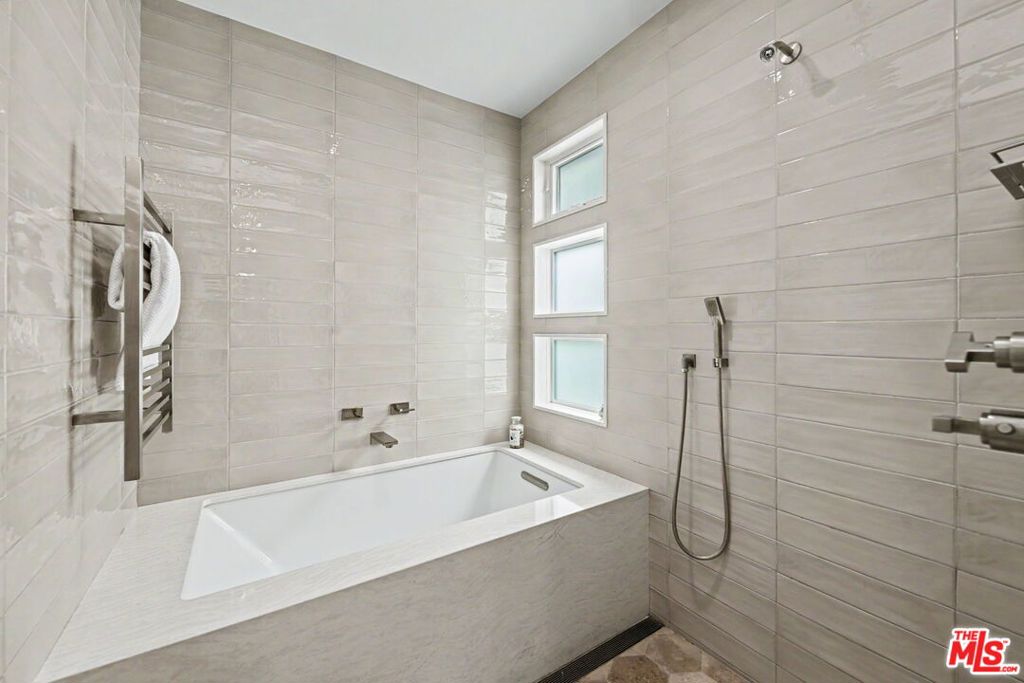922 Berkeley Street Property Photo 28