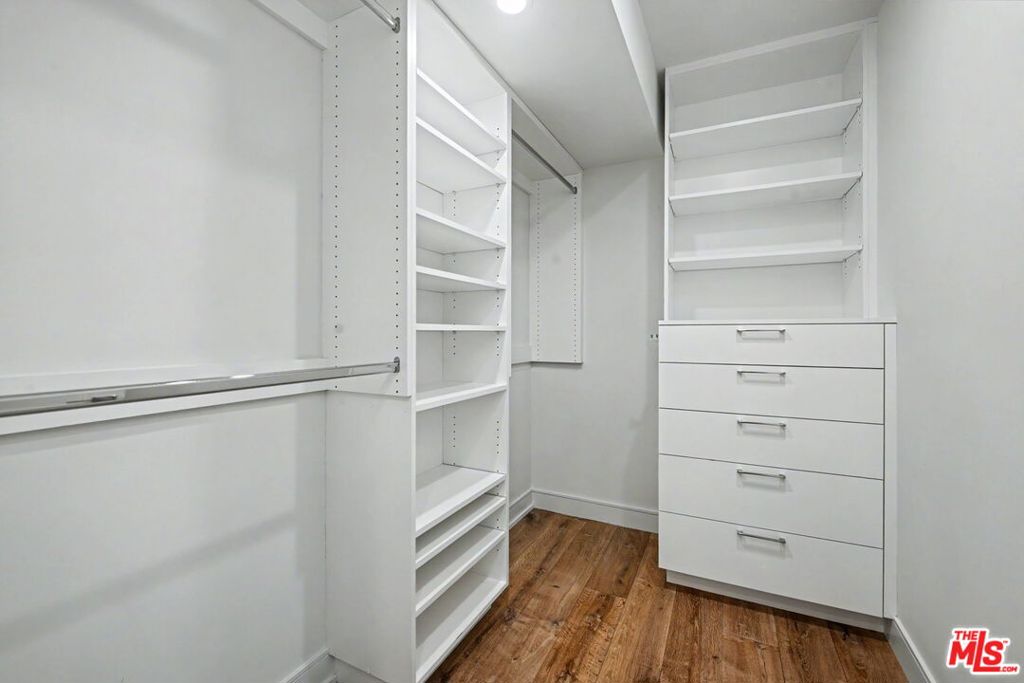 922 Berkeley Street Property Photo 29
