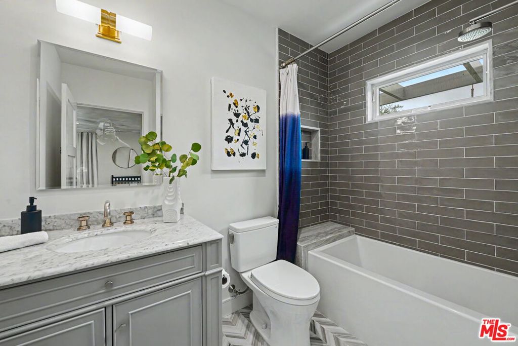 922 Berkeley Street Property Photo 35