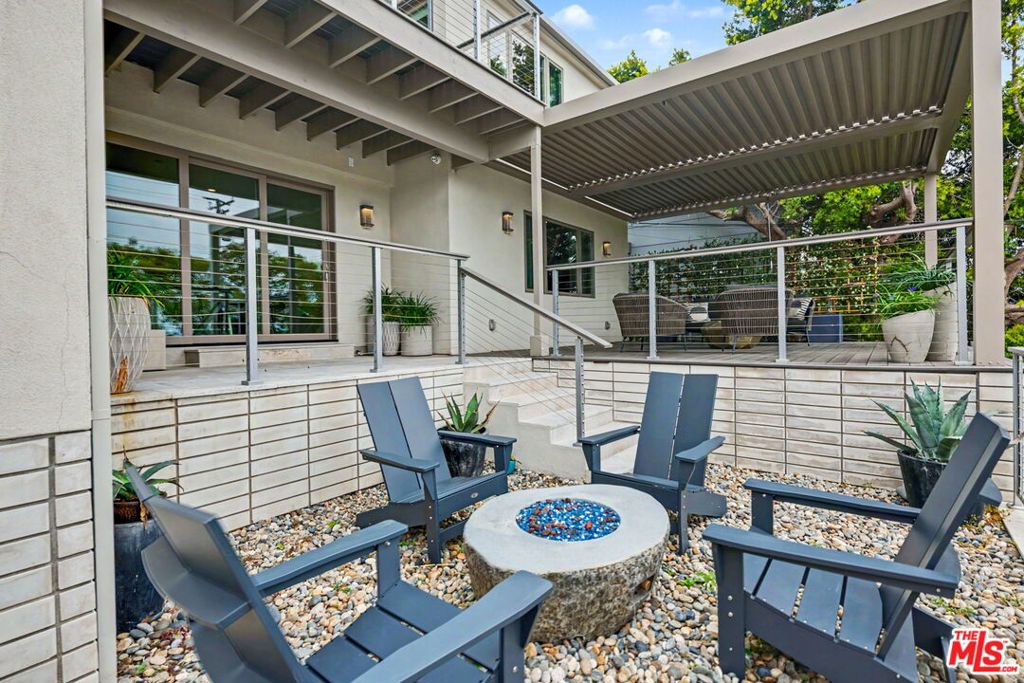 922 Berkeley Street Property Photo 40