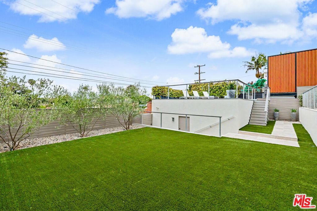 922 Berkeley Street Property Photo 41