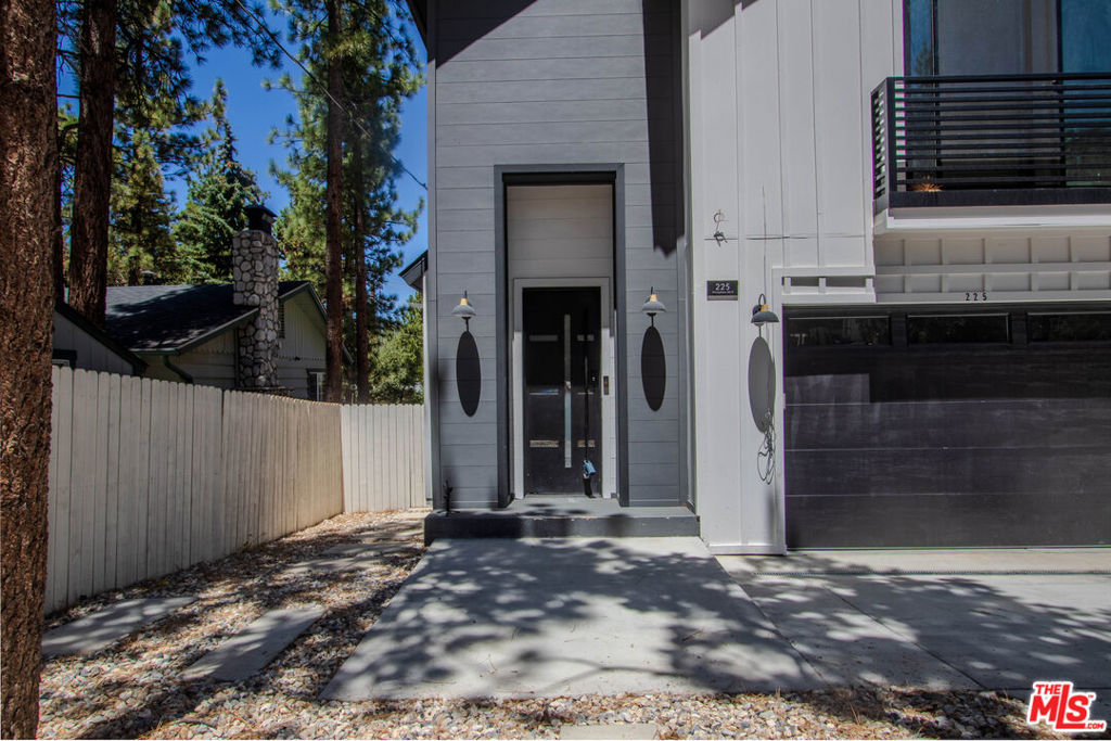 225 E Aeroplane Boulevard Property Photo 3