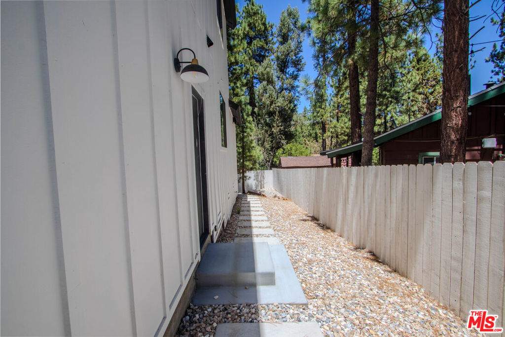 225 E Aeroplane Boulevard Property Photo 5