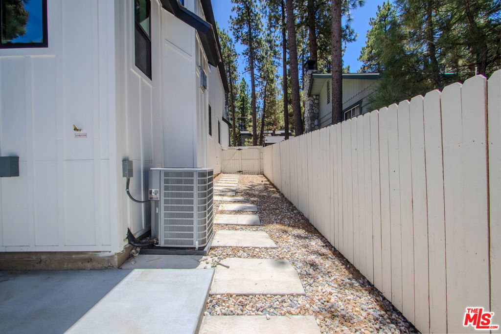 225 E Aeroplane Boulevard Property Photo 6