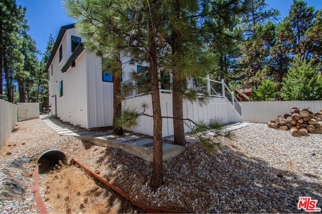 225 E Aeroplane Boulevard Property Photo 7