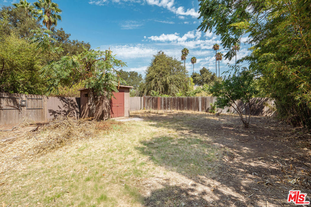 615 E Howard Street Property Photo 5
