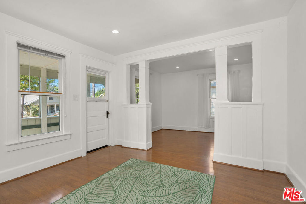 615 E Howard Street Property Photo 6