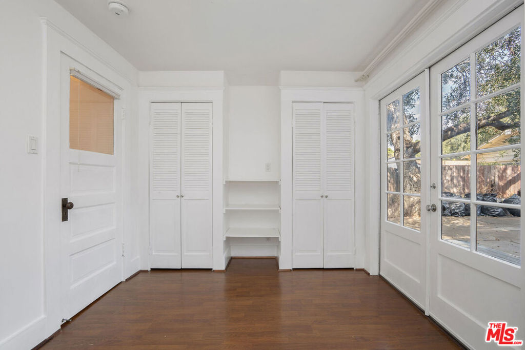 615 E Howard Street Property Photo 9