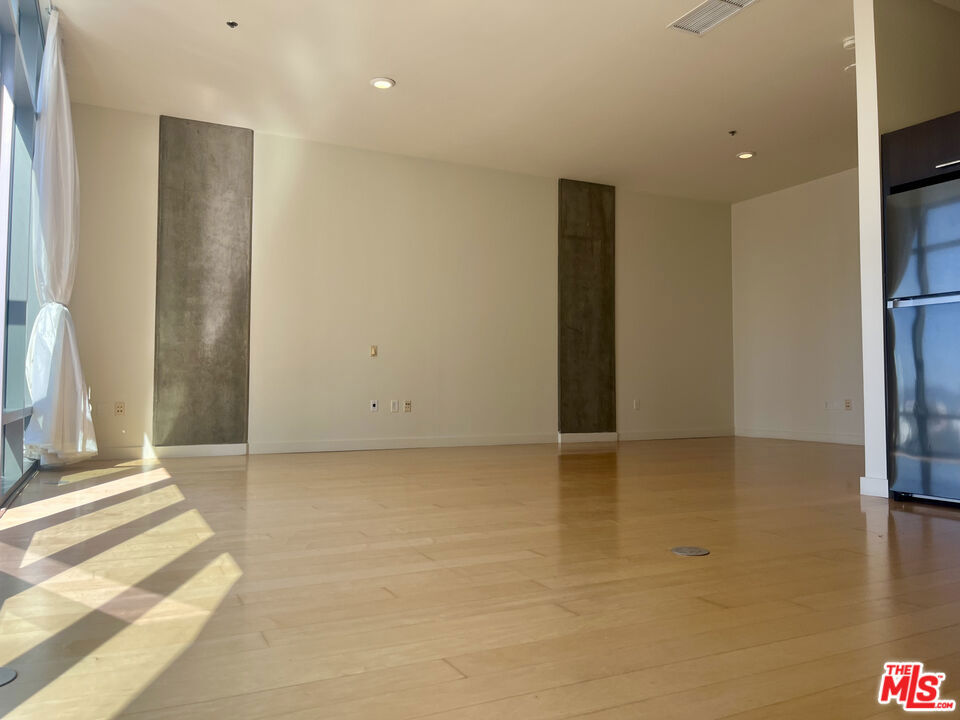 1100 S Hope Street 1704 Property Photo 10