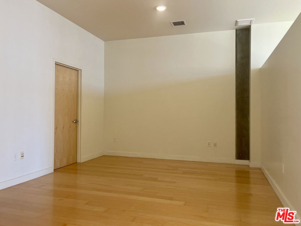 1100 S Hope Street 1704 Property Photo 21