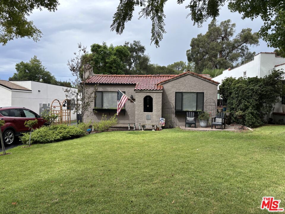 1431 N Hill Avenue Property Photo 1